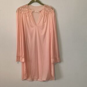 Vanity Fair Soft Pink Lace Robe 🏹